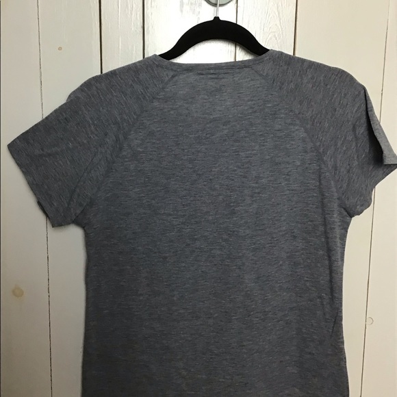Under Armour V-Neck Athletic Top Ladies SZ Large - Picture 4 of 5